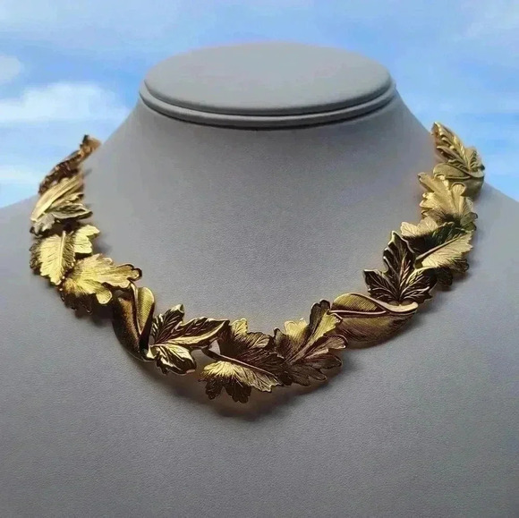 Vintage Napier leaves Gold-toned necklace - Picture 3 of 16